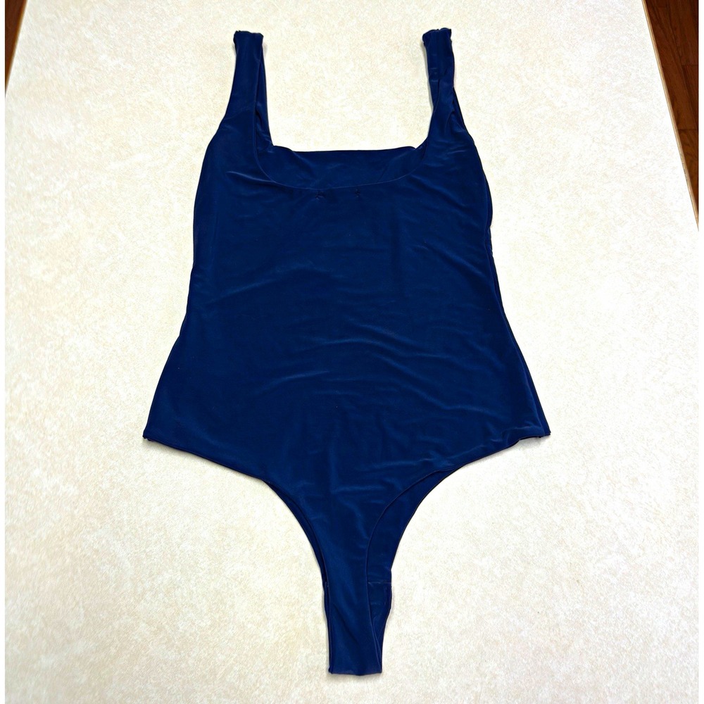 PrettyLittleThing Navy Thong Bodysuit Women’s Size 4 S Scoop Neck Super Soft